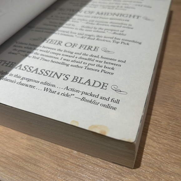 Crown of Midnight by Sarah J. Maas - First Paperback Edition - Picture 4 of 4